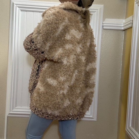 Women's Beige and Brown Textured Coat - Picture 5 of 10